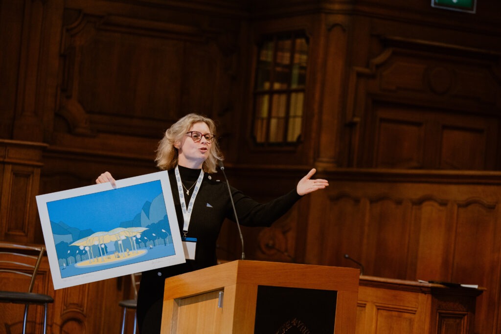 President Bénédicte Collard reveals the artwork from Luc Schuiten